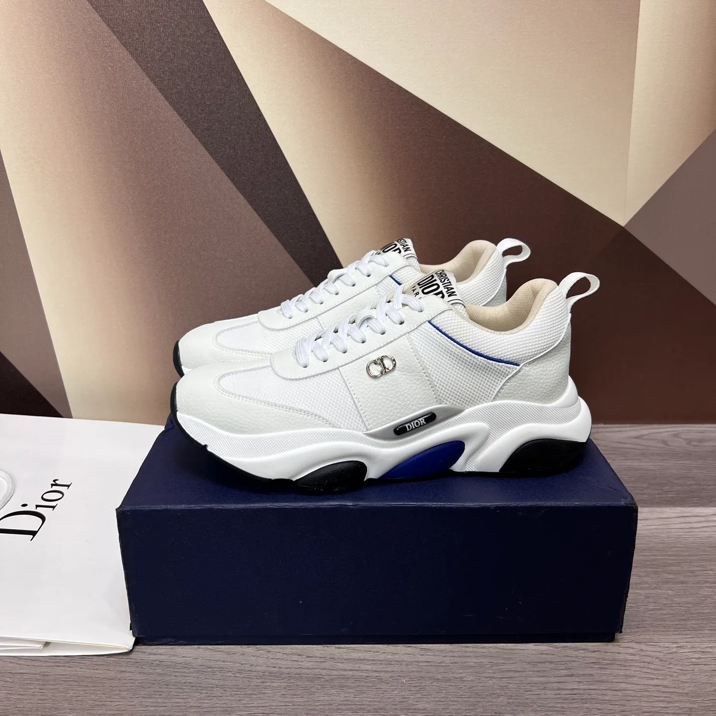 Factory price: 438💰Original Dior quality.~ Unique modern style sneakers. 🏃A must-have casual shoe for trendy men😍😍 Imported cowhide fabric, sheepskin foot pads (refuse to discolor and grind feet) soles: Original soles specially provided by the original factory, French lazy style design ⚠️Fit to the feet, original quality, super comfortable original soles. It’s like shooting the real thing🎬The real thing is better, high-quality sneakers, men’s shoe size: 38-44, (45 can be customized)
